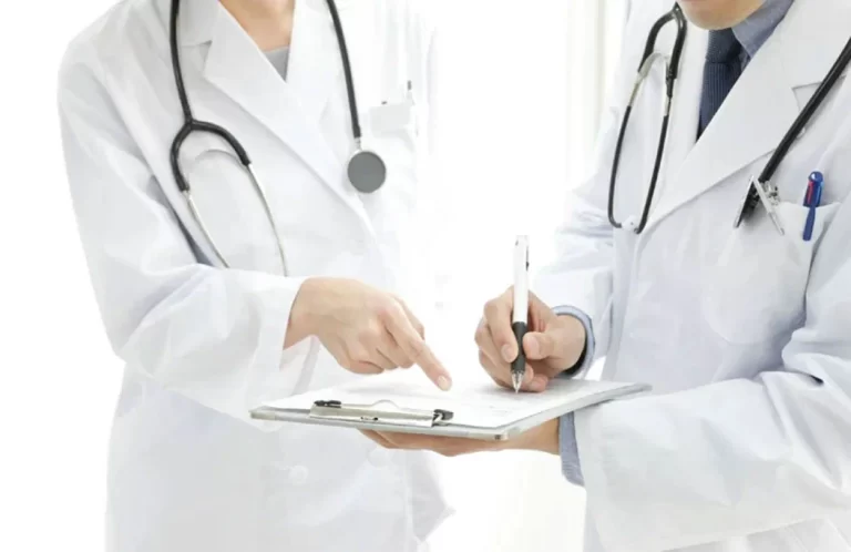 medicos-peruanos-salario
